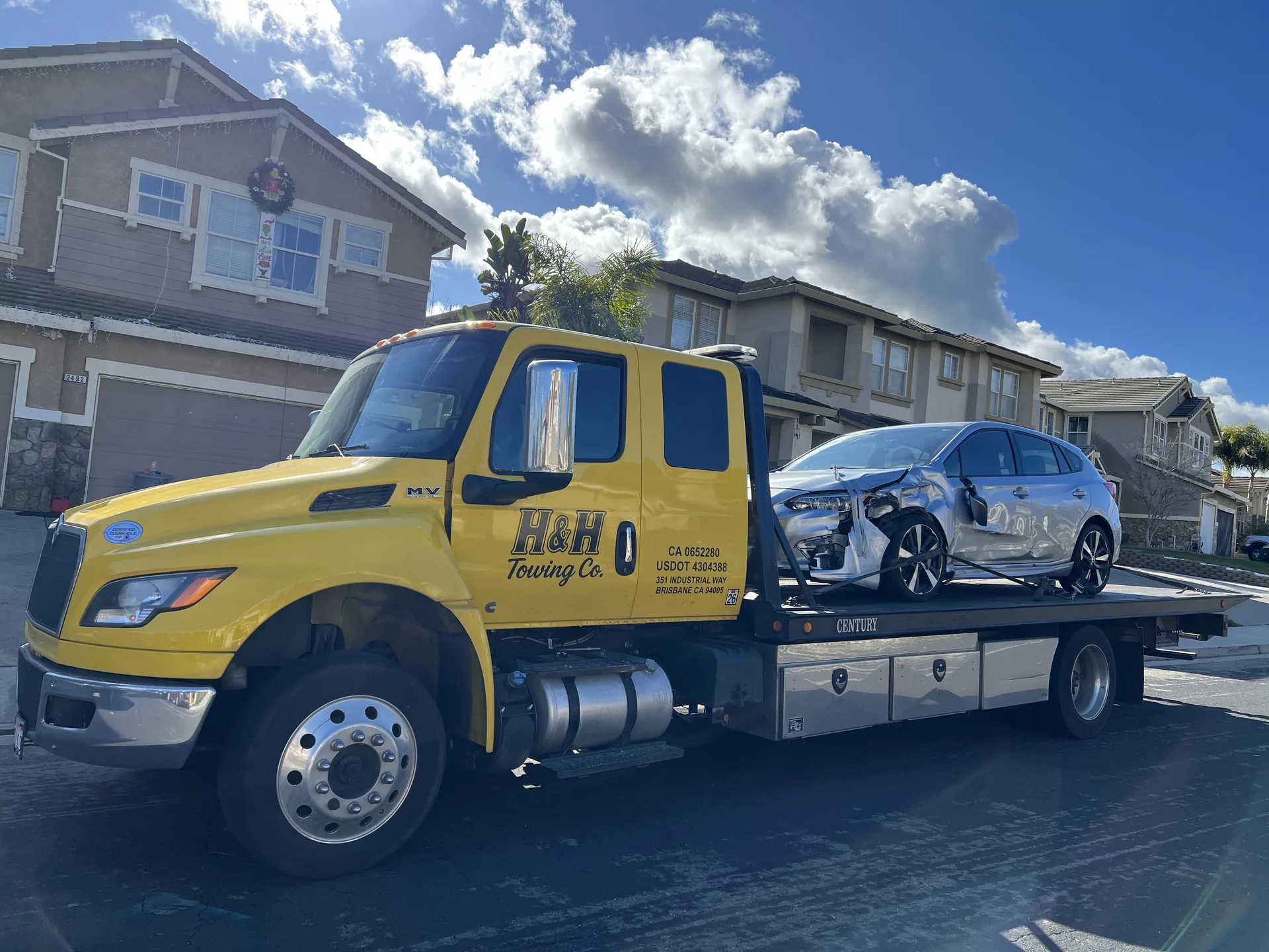 Heavy Tow Pro flatbed truck recovering a collision-damaged vehicle in San Francisco Bay Area